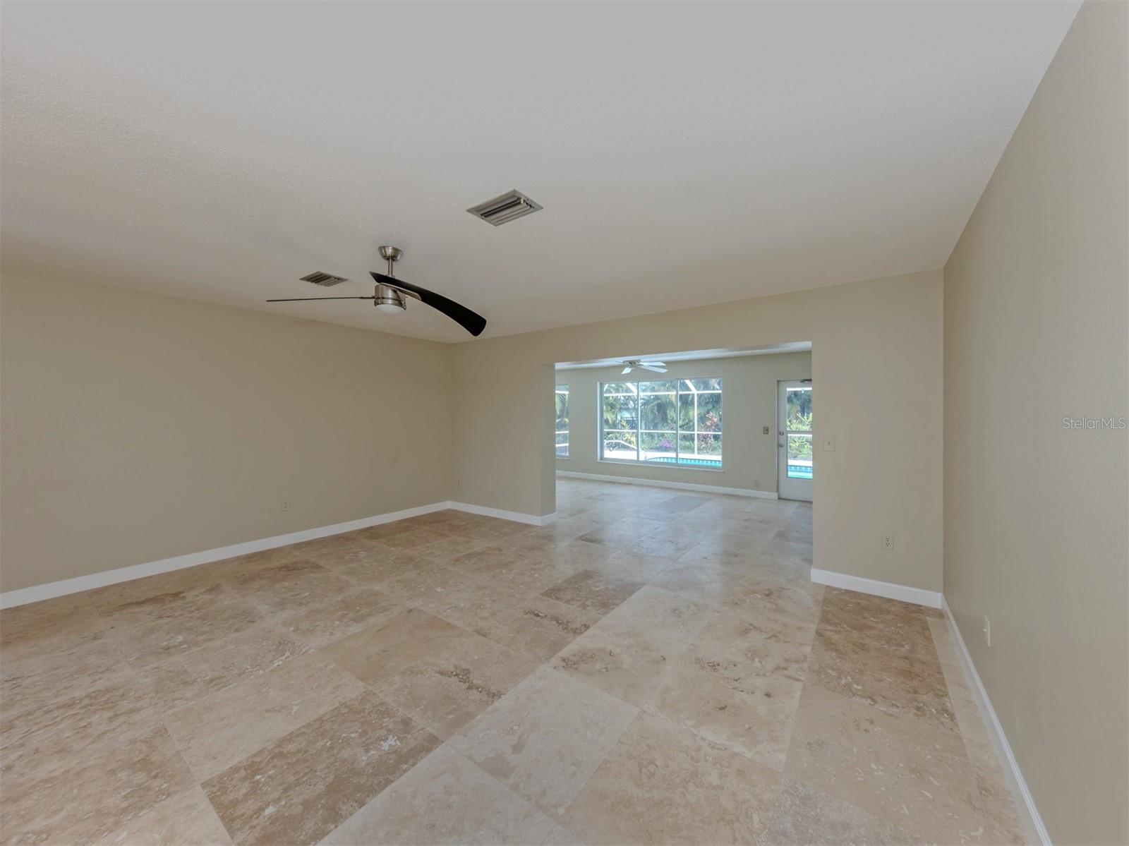 Listing Image #9