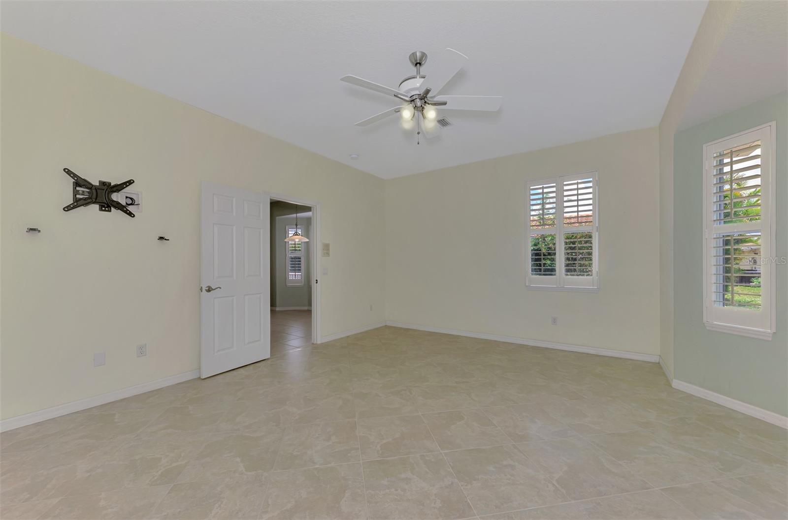 Listing Image #41