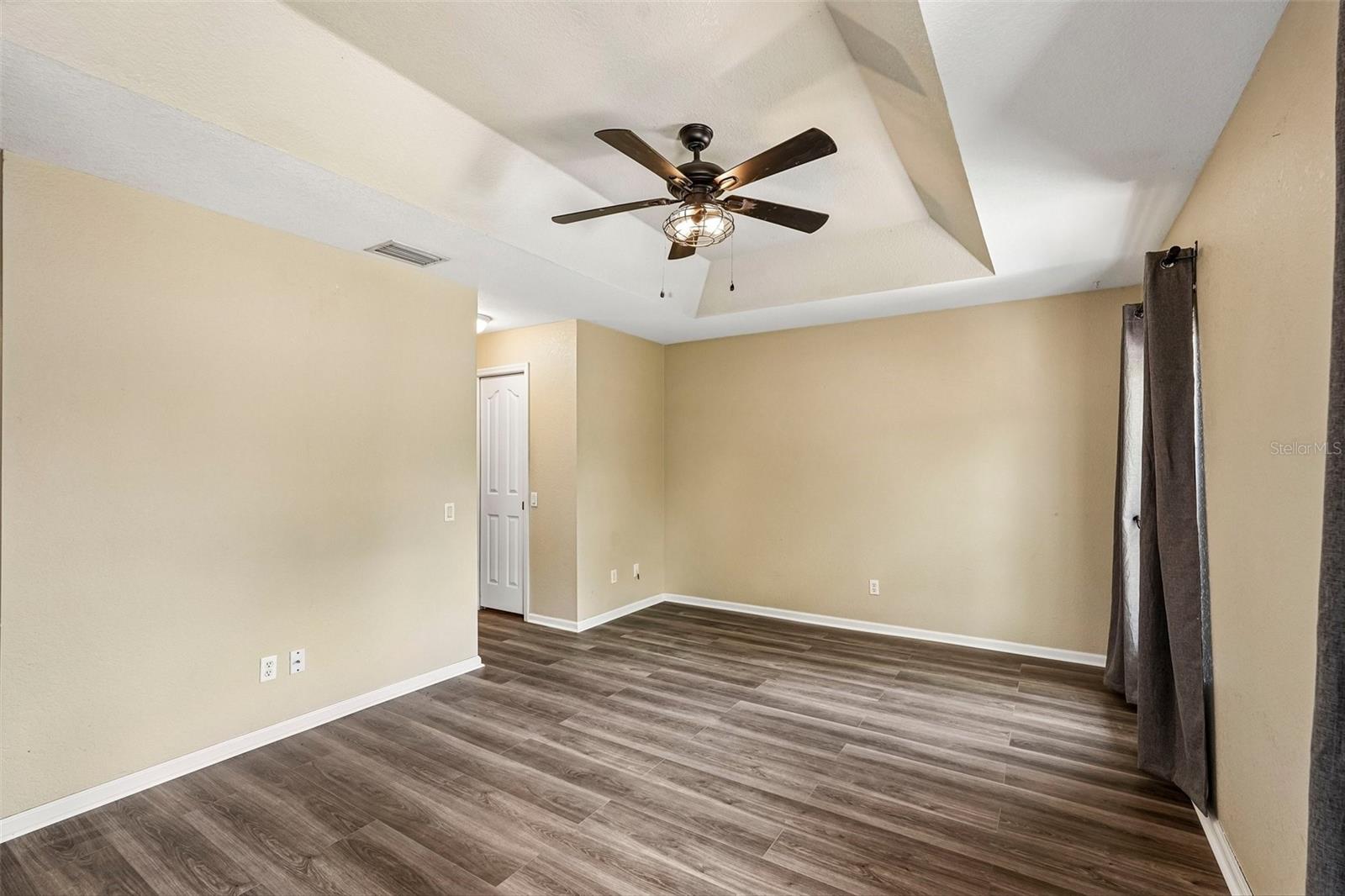 Listing Image #13
