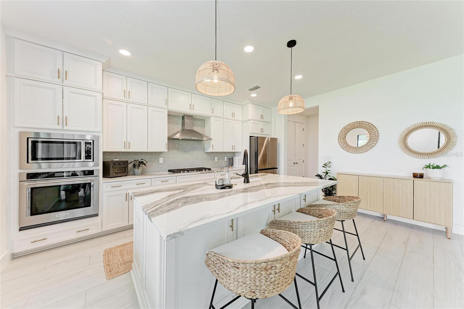 Listing Image #11