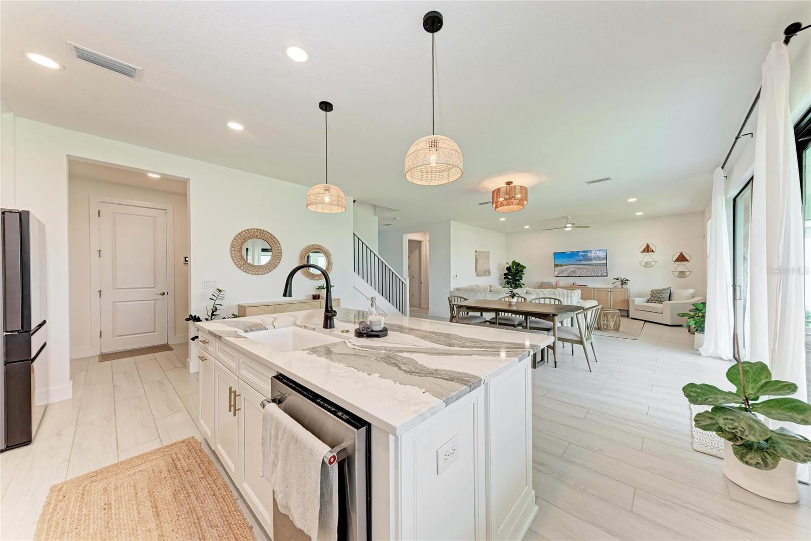 Listing Image #12