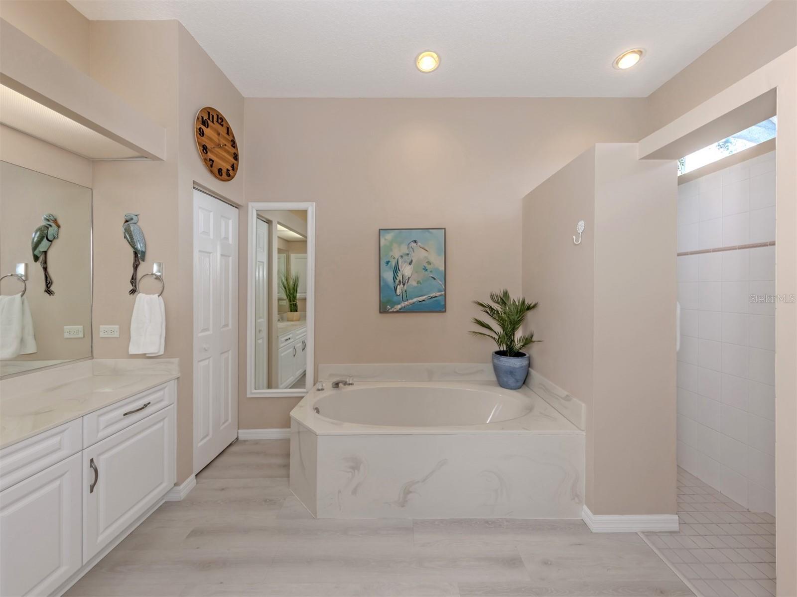 Listing Image #13