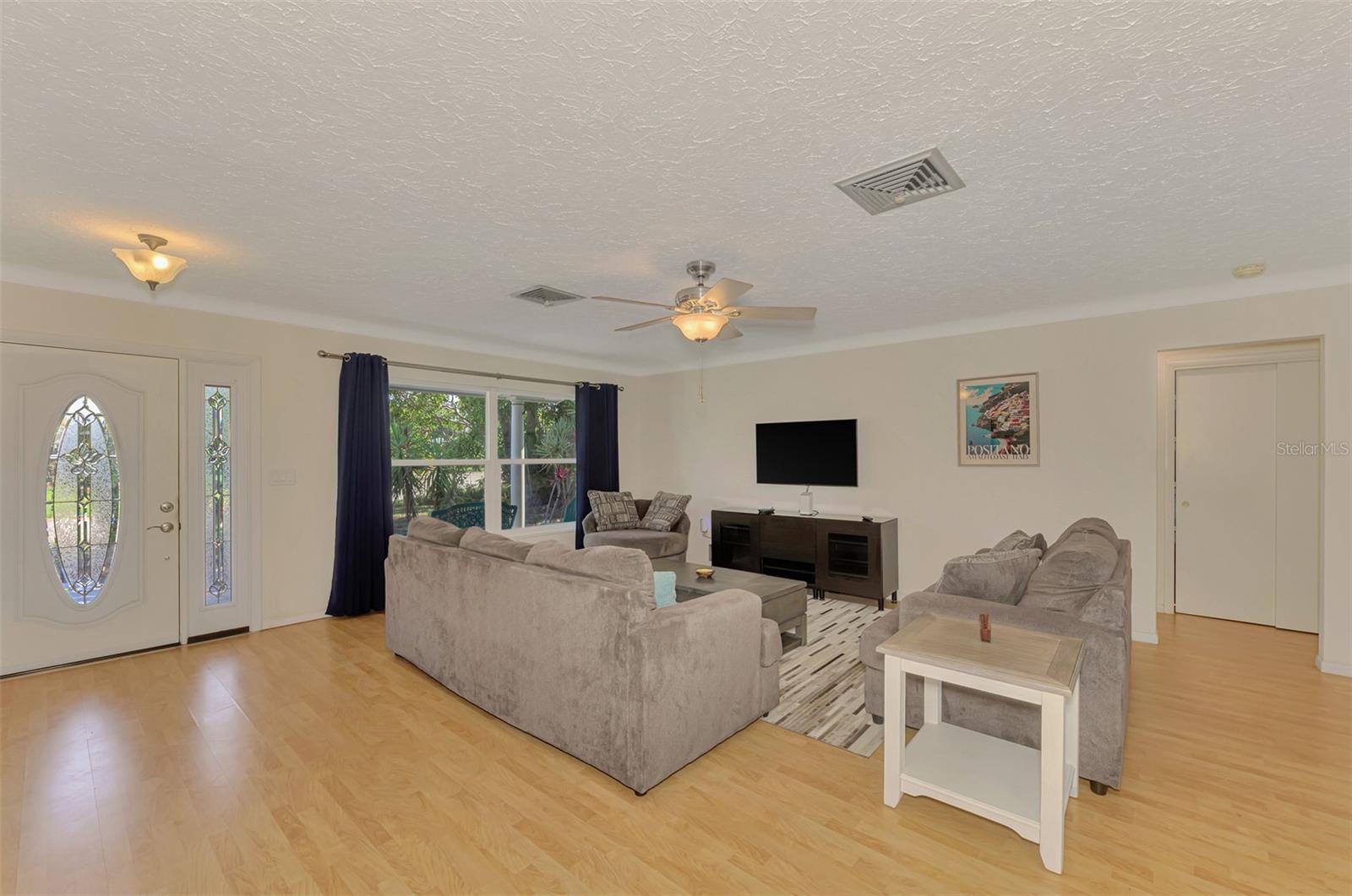 Listing Image #11