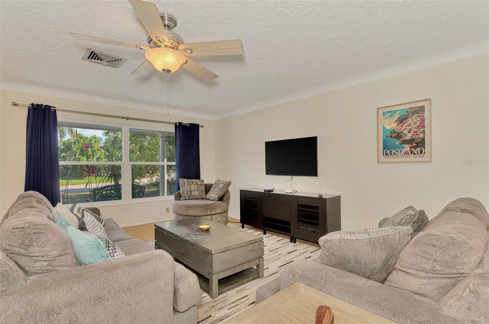 Listing Image #12
