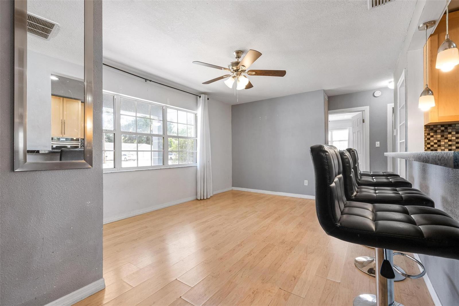 Listing Image #9