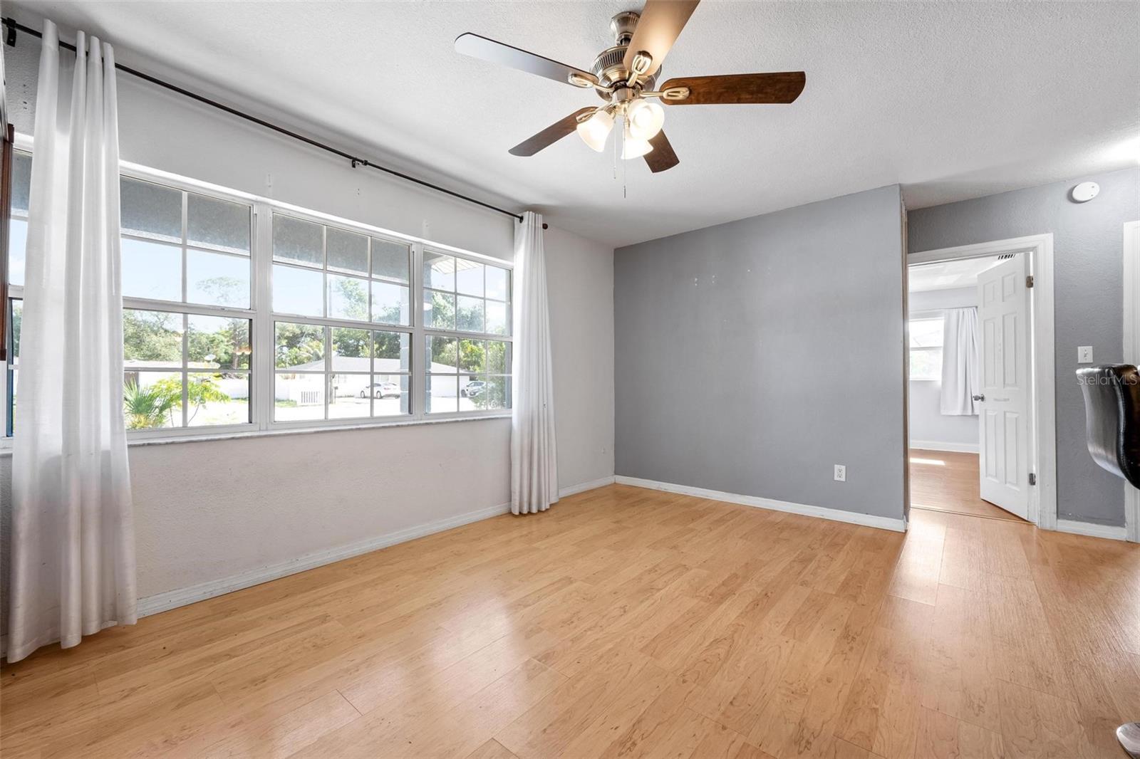 Listing Image #11