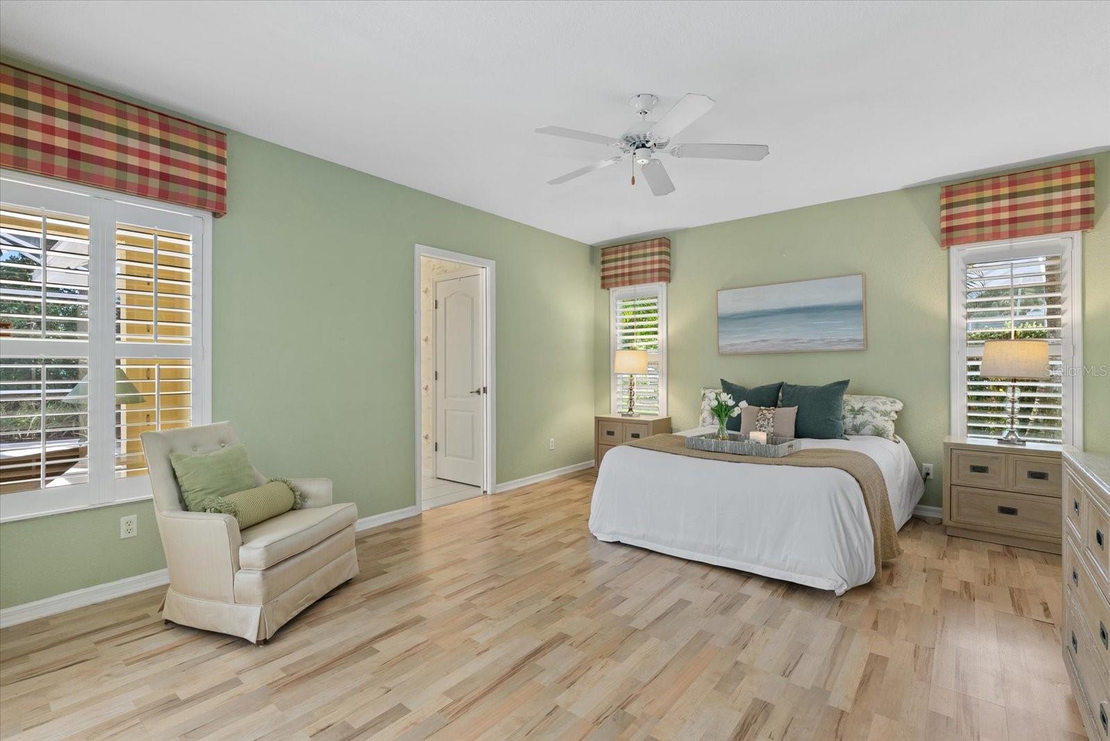 Listing Image #4