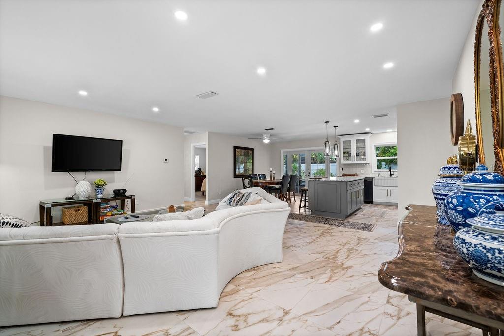 Listing Image #13