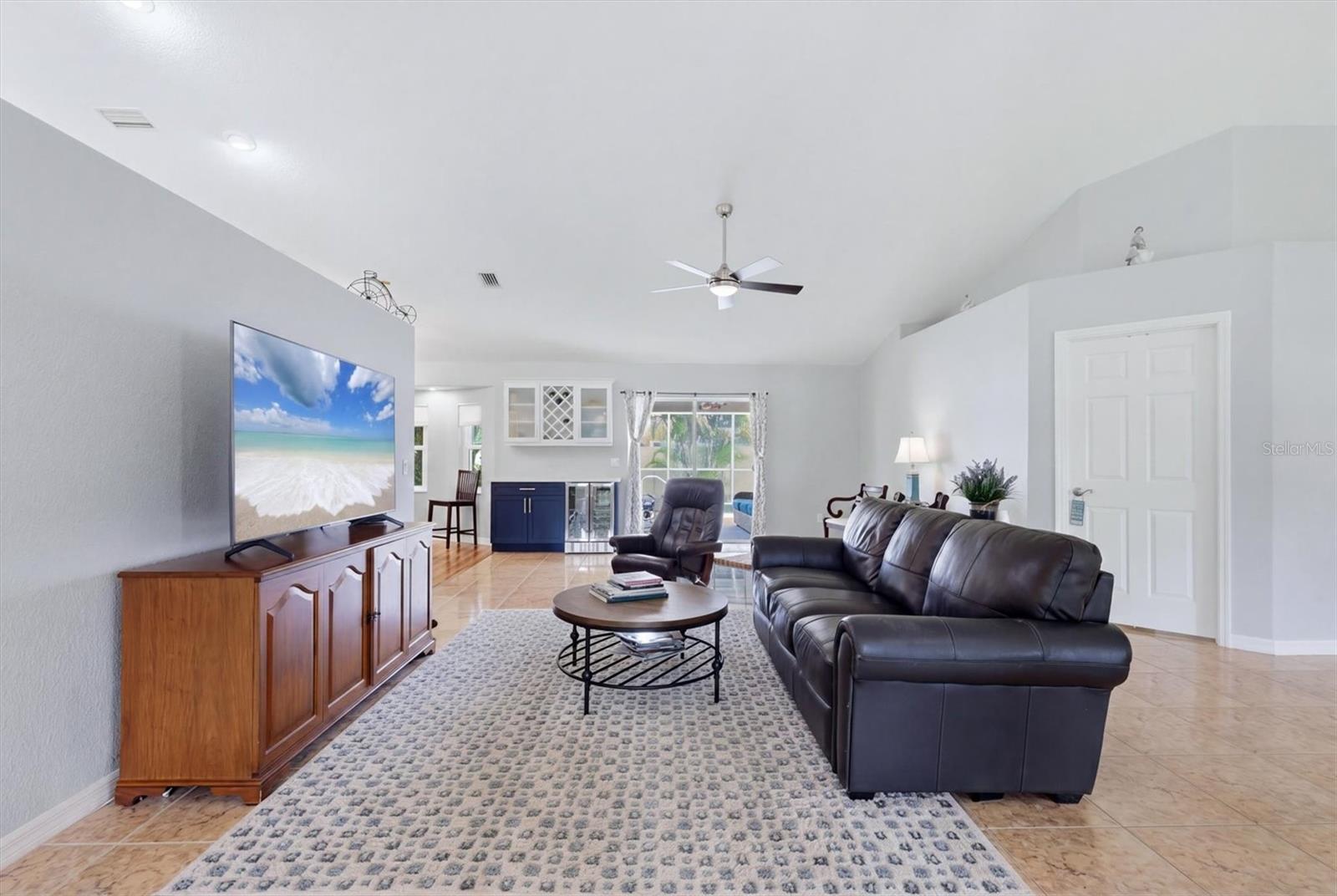 Listing Image #14
