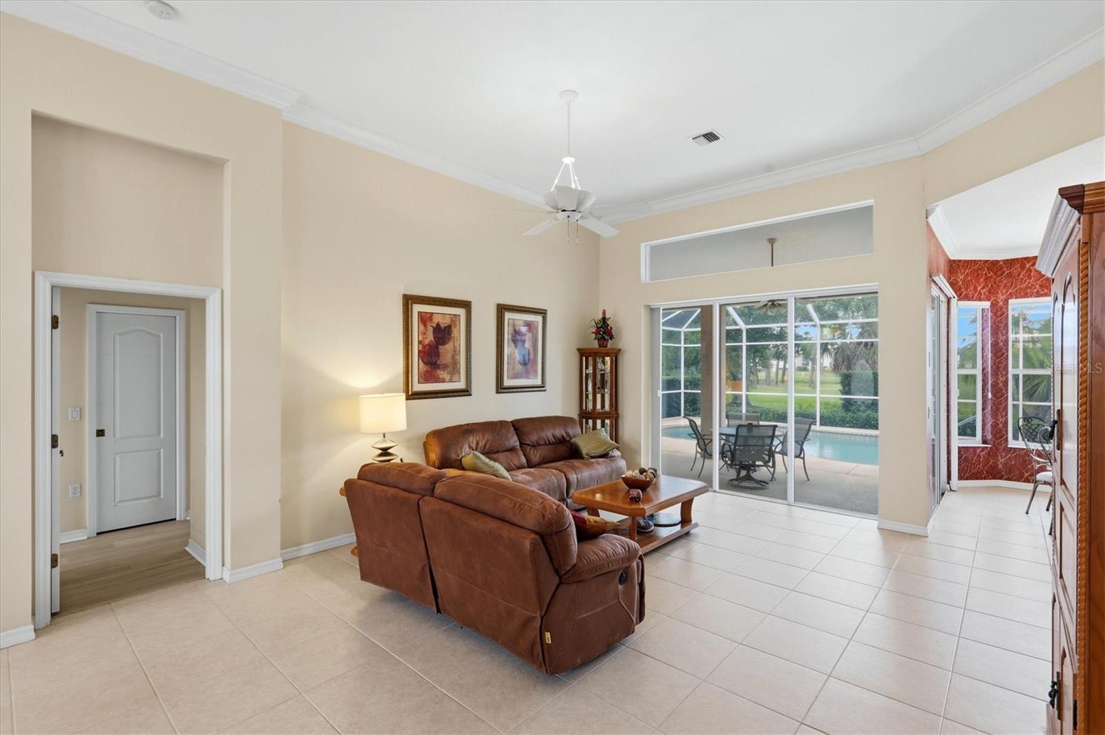 Listing Image #9