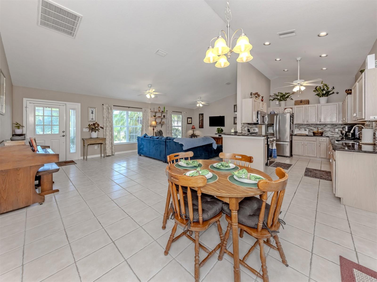 Listing Image #4