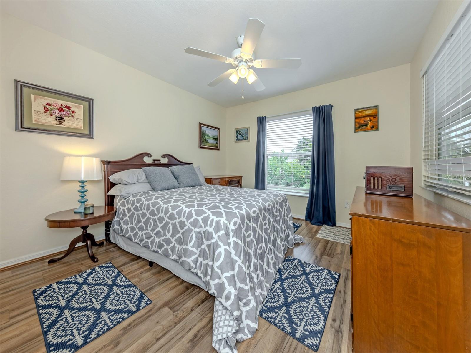 Listing Image #12