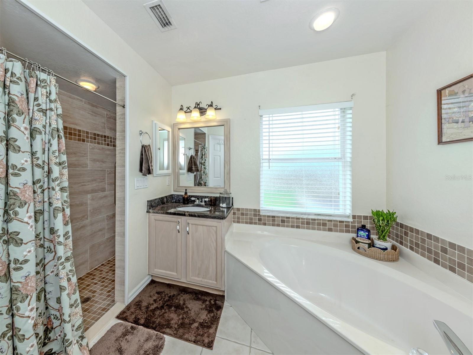 Listing Image #15