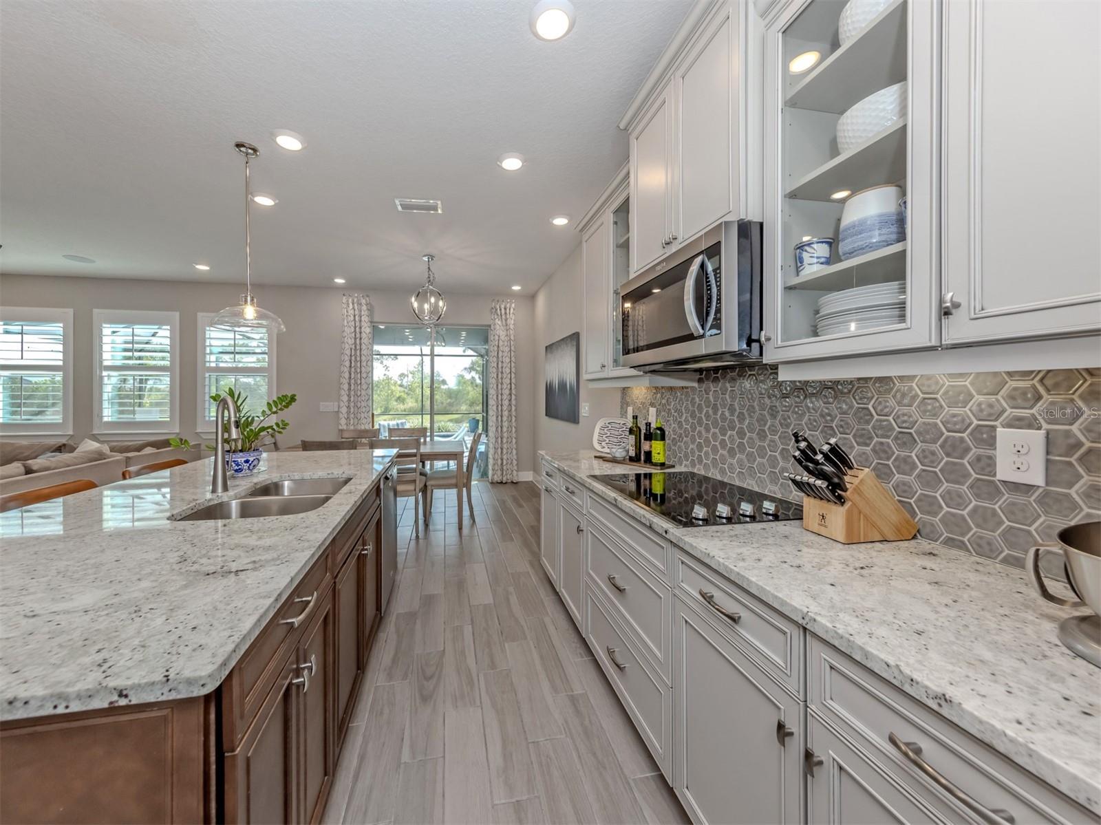 Listing Image #10