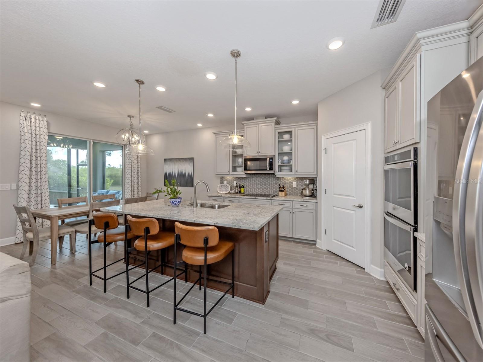 Listing Image #11