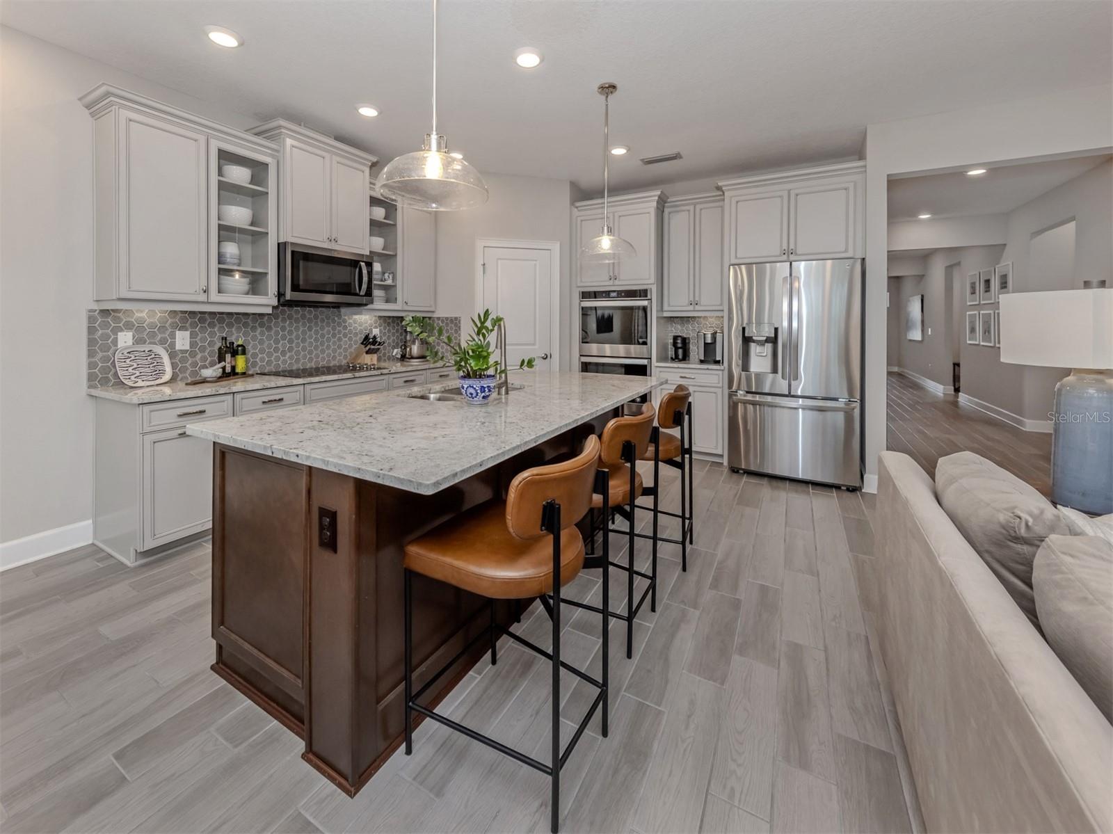 Listing Image #12