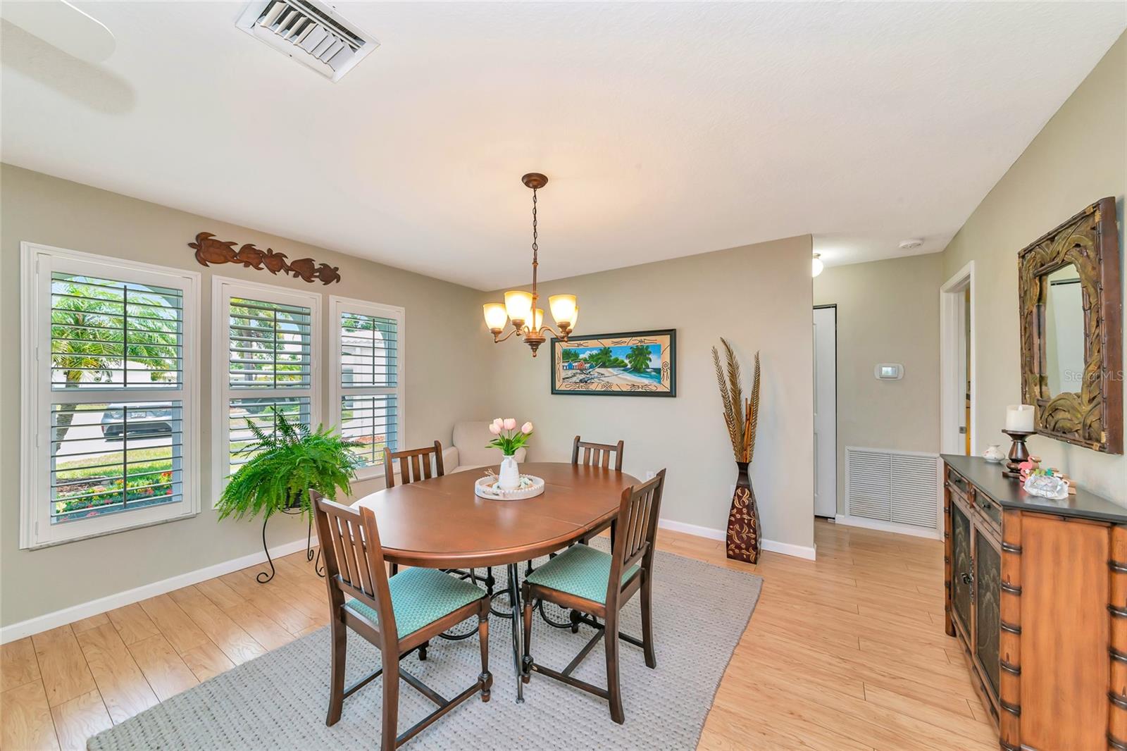 Listing Image #4