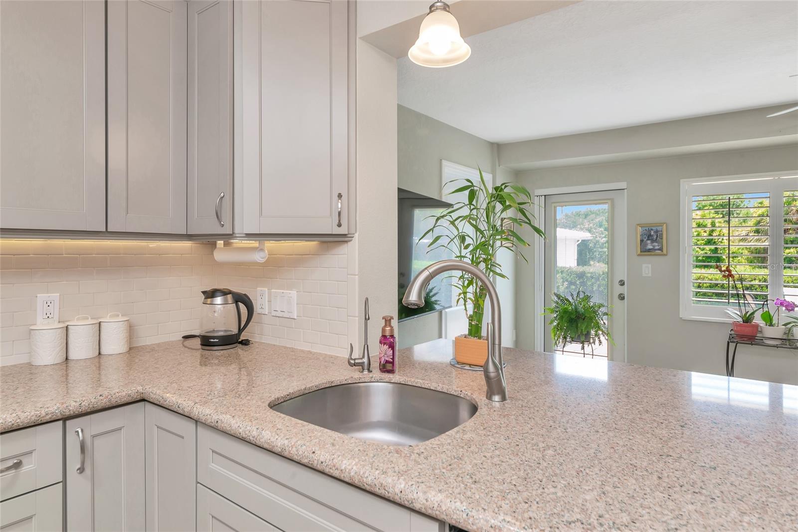 Listing Image #11