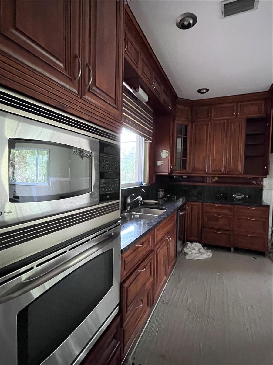 Listing Image #10