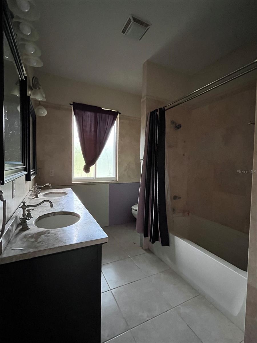 Listing Image #17