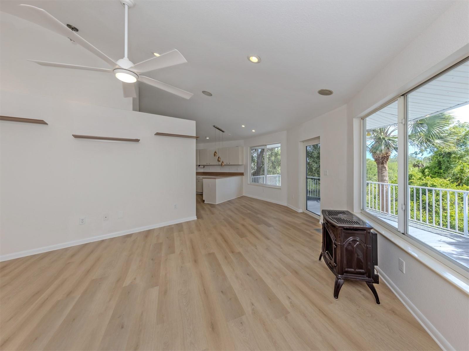 Listing Image #9