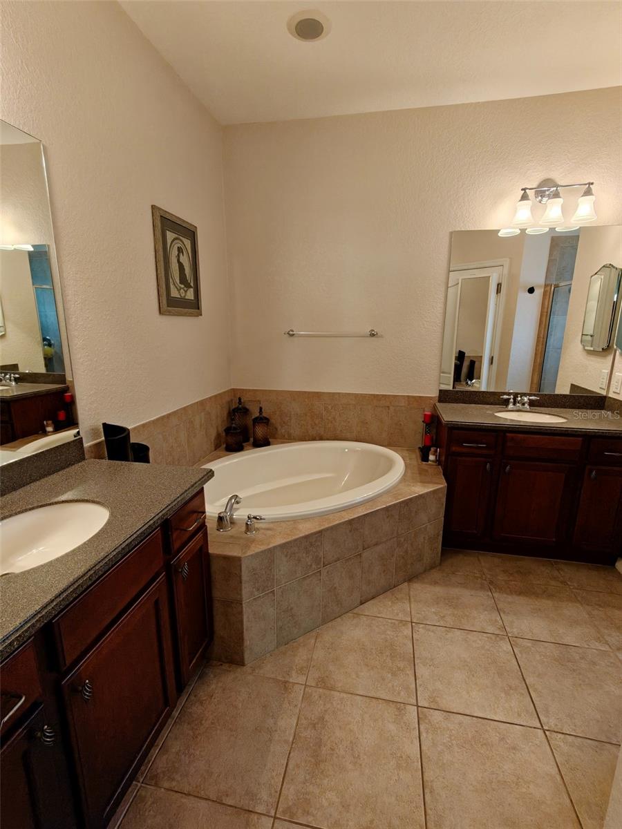 Listing Image #25