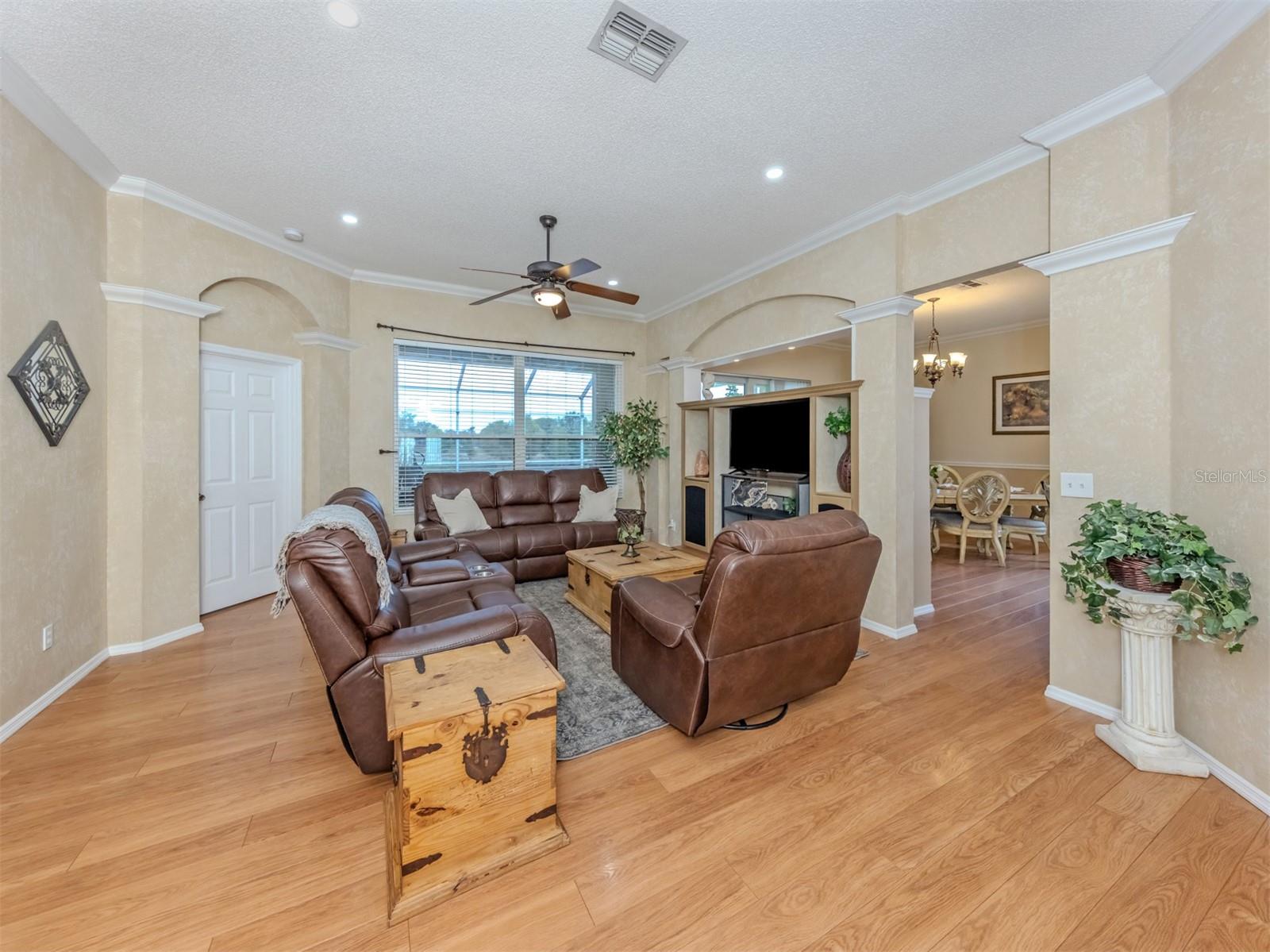 Listing Image #5