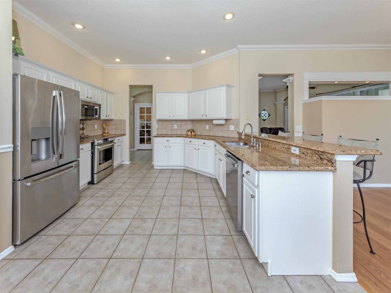 Listing Image #11