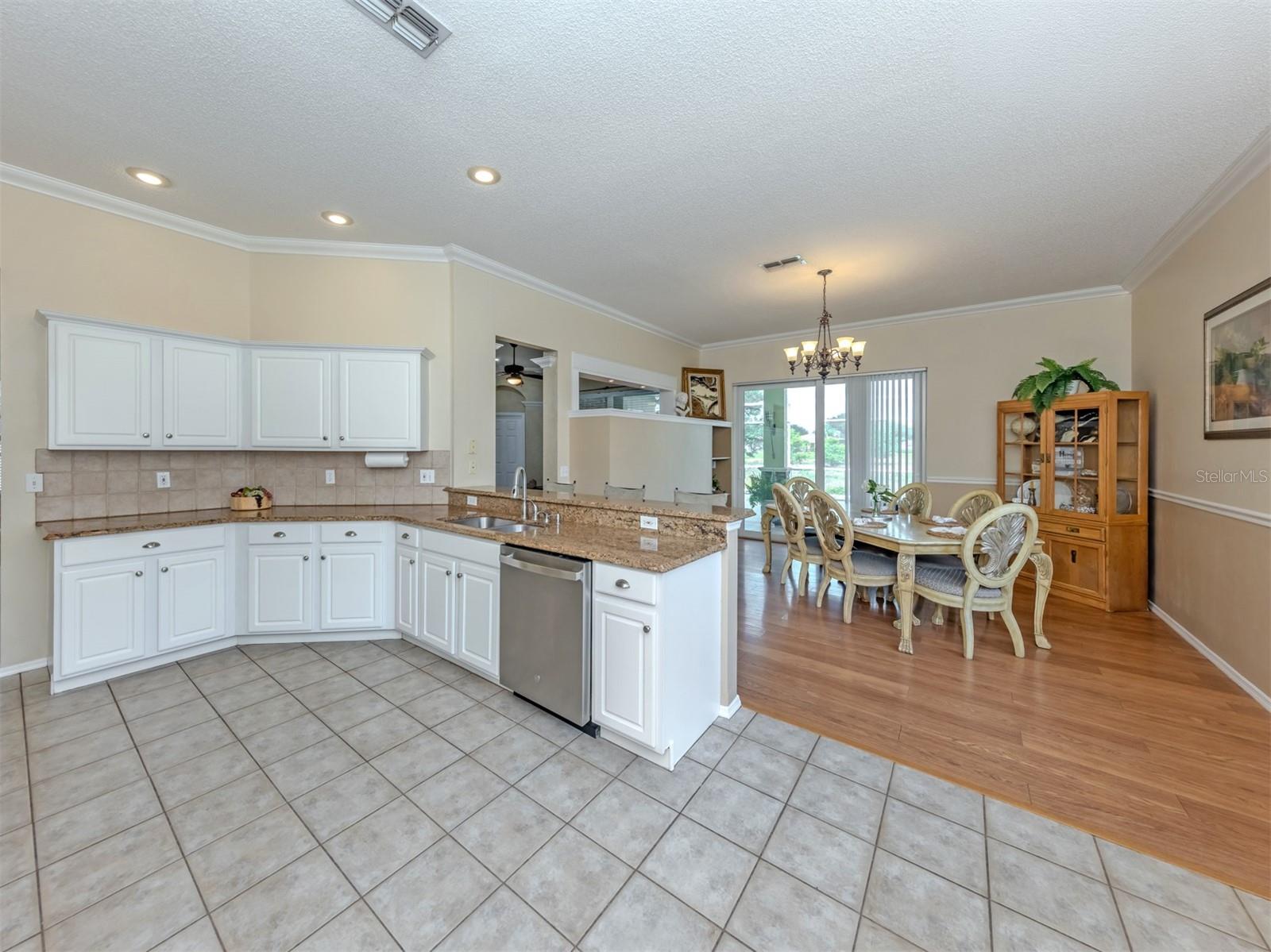 Listing Image #12