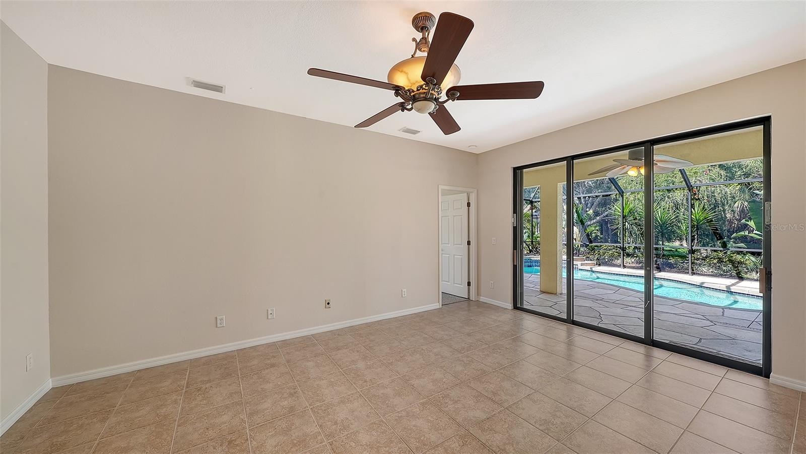 Listing Image #8
