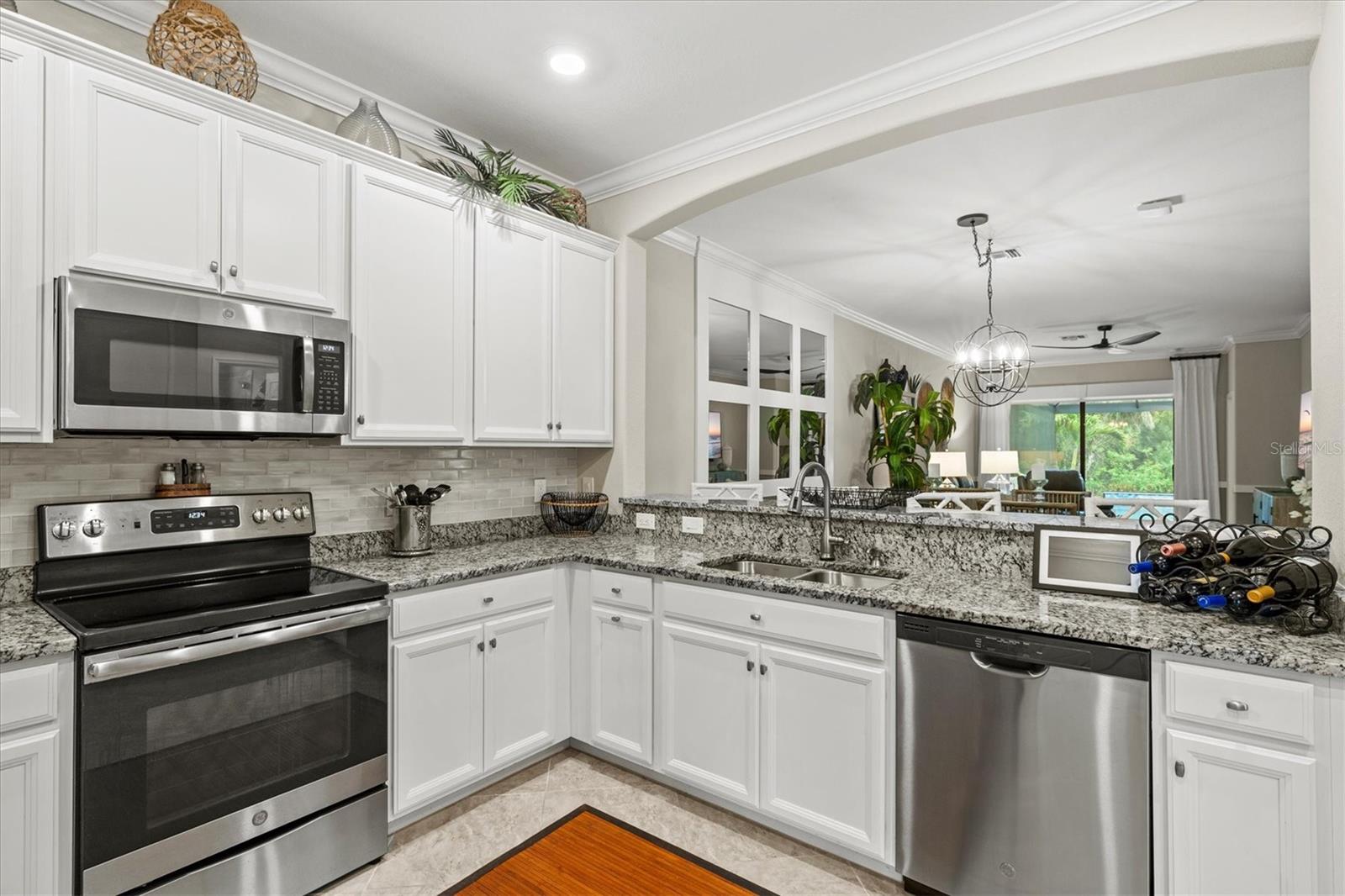 Listing Image #11