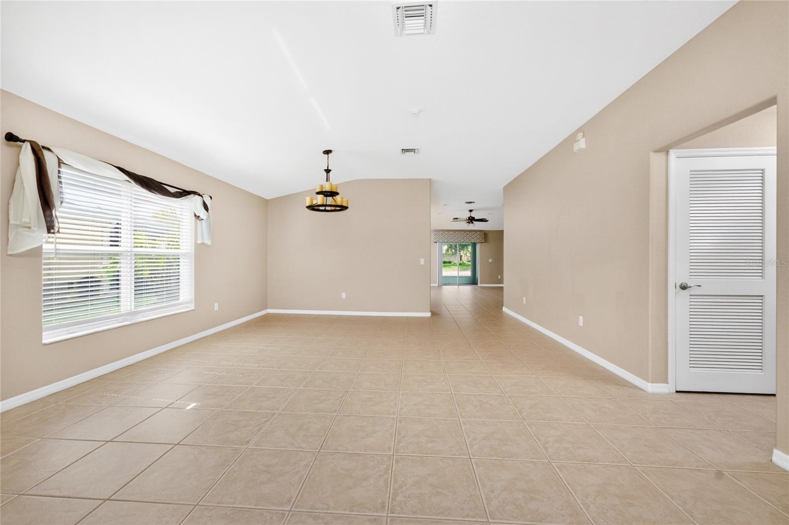 Listing Image #11