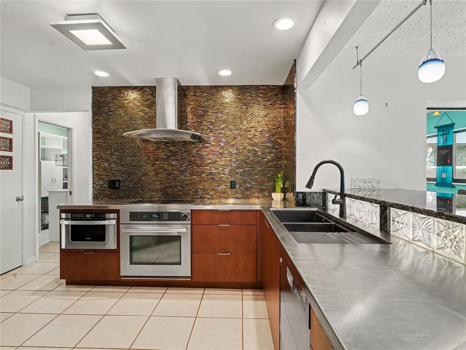 Listing Image #9