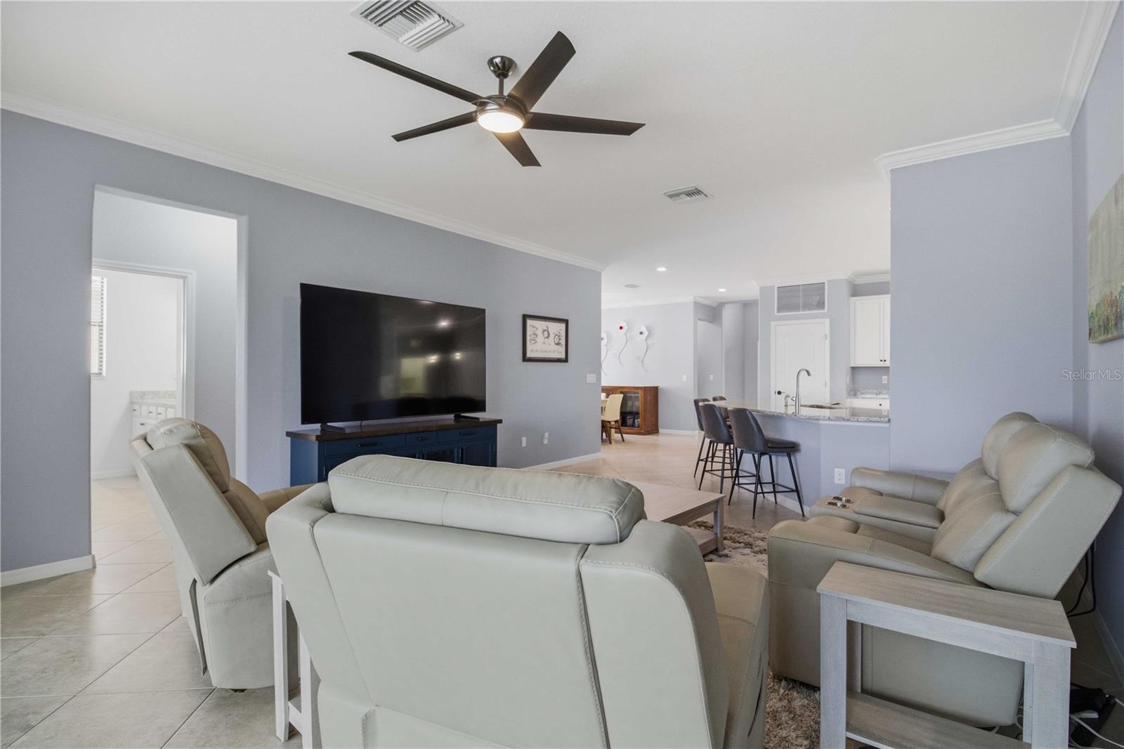 Listing Image #12
