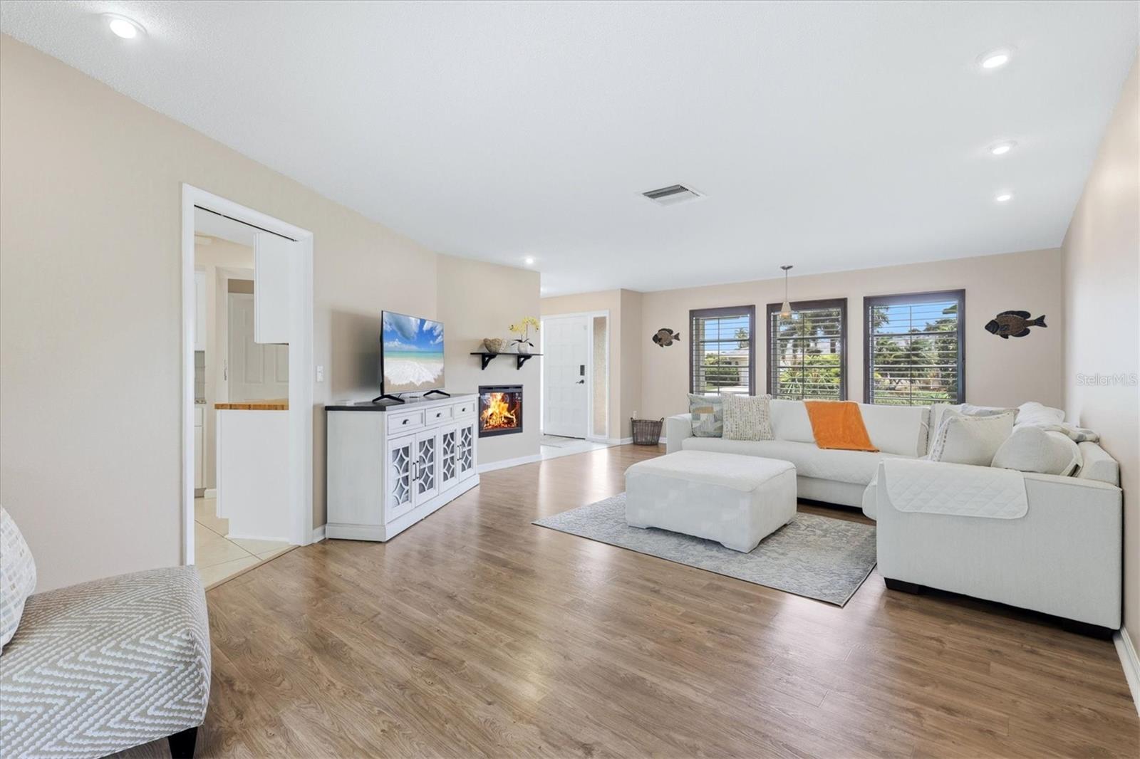 Listing Image #8