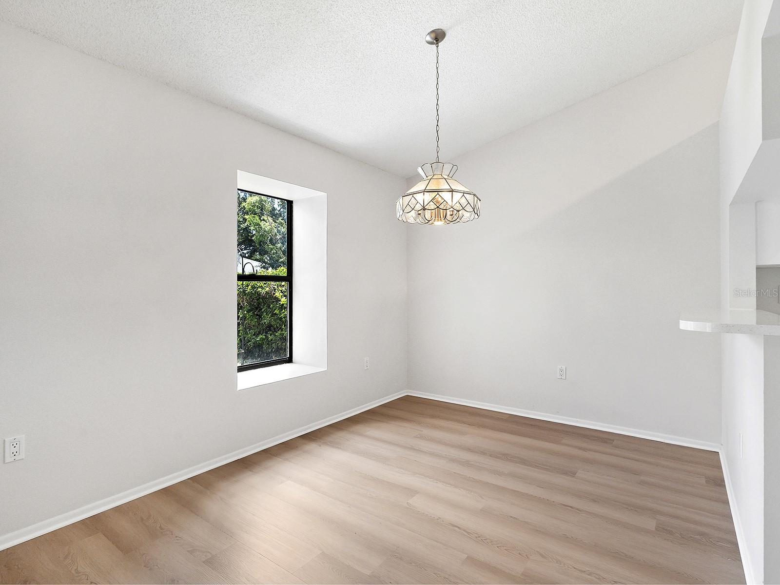 Listing Image #4