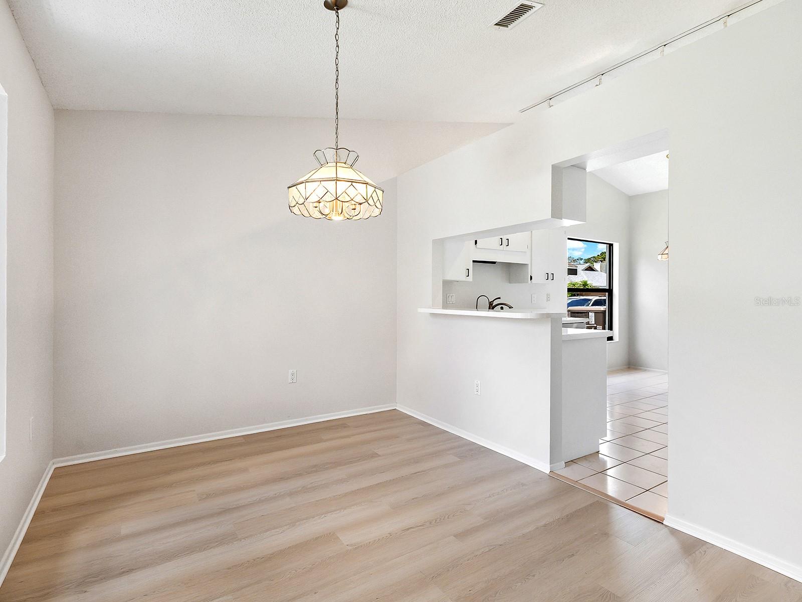 Listing Image #5