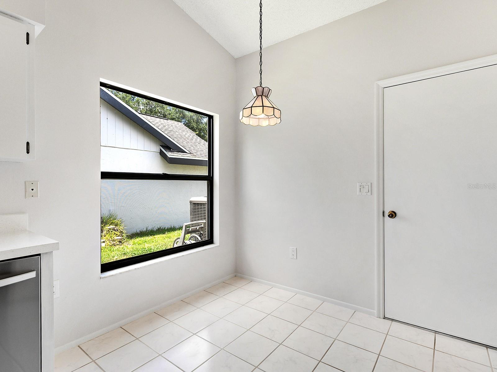 Listing Image #9