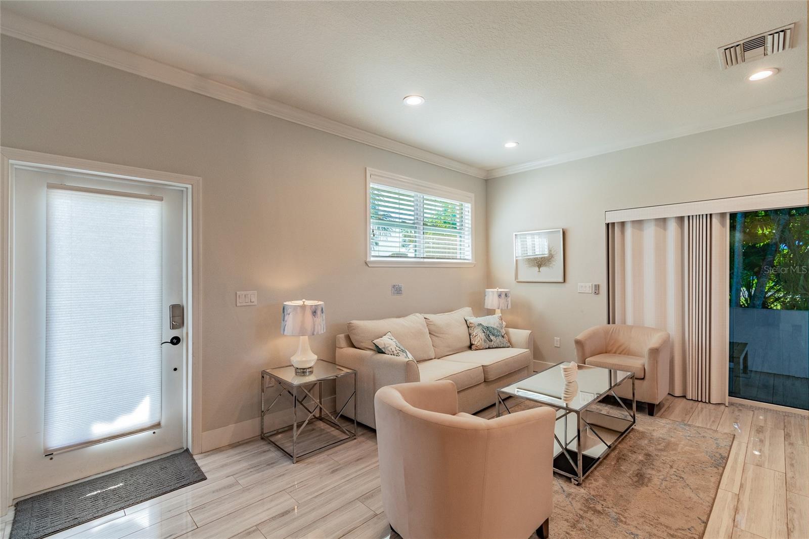 Listing Image #11