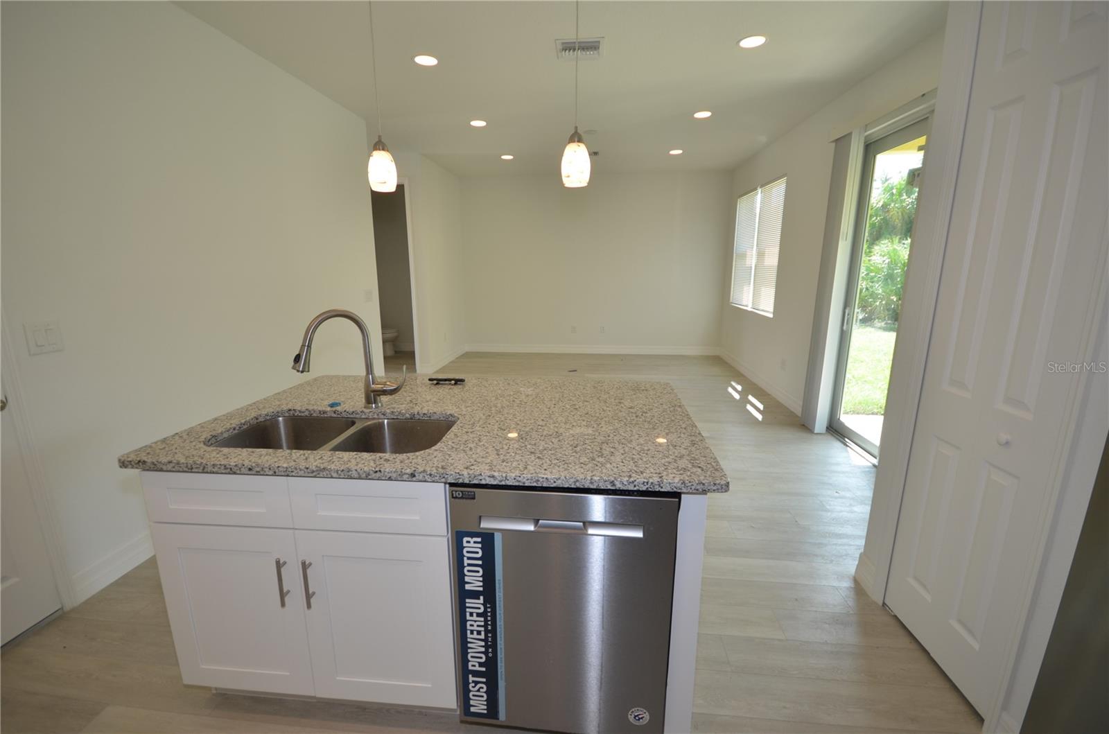 Listing Image #9