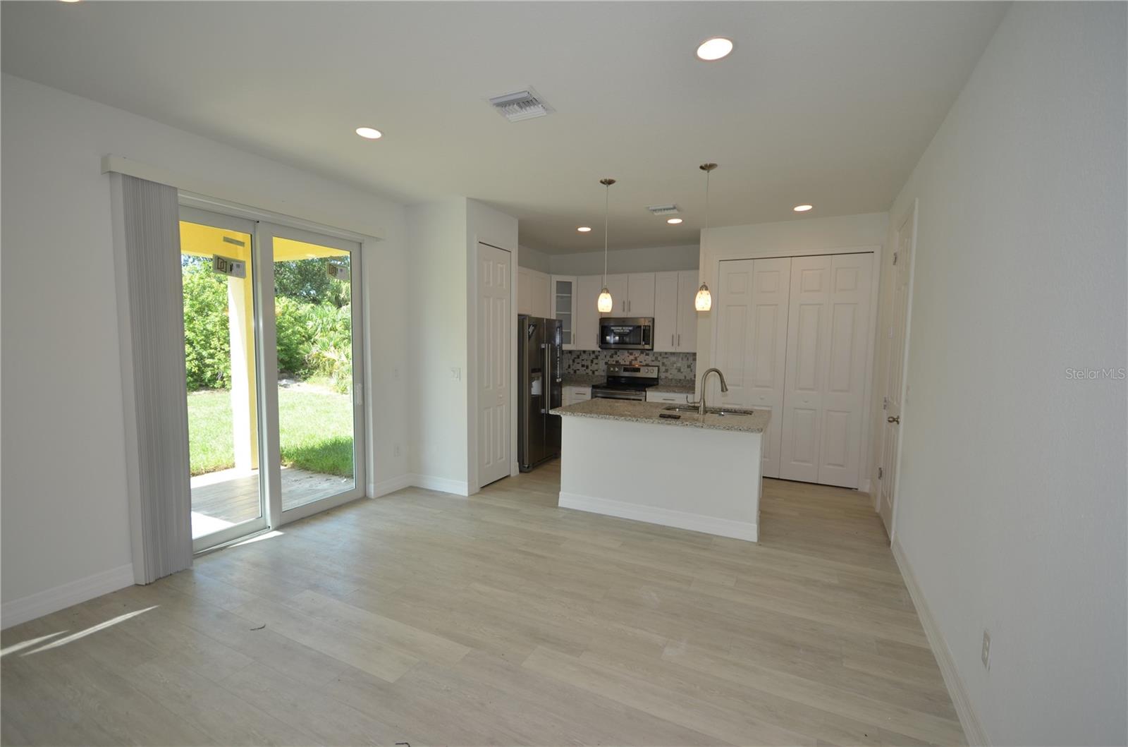 Listing Image #10