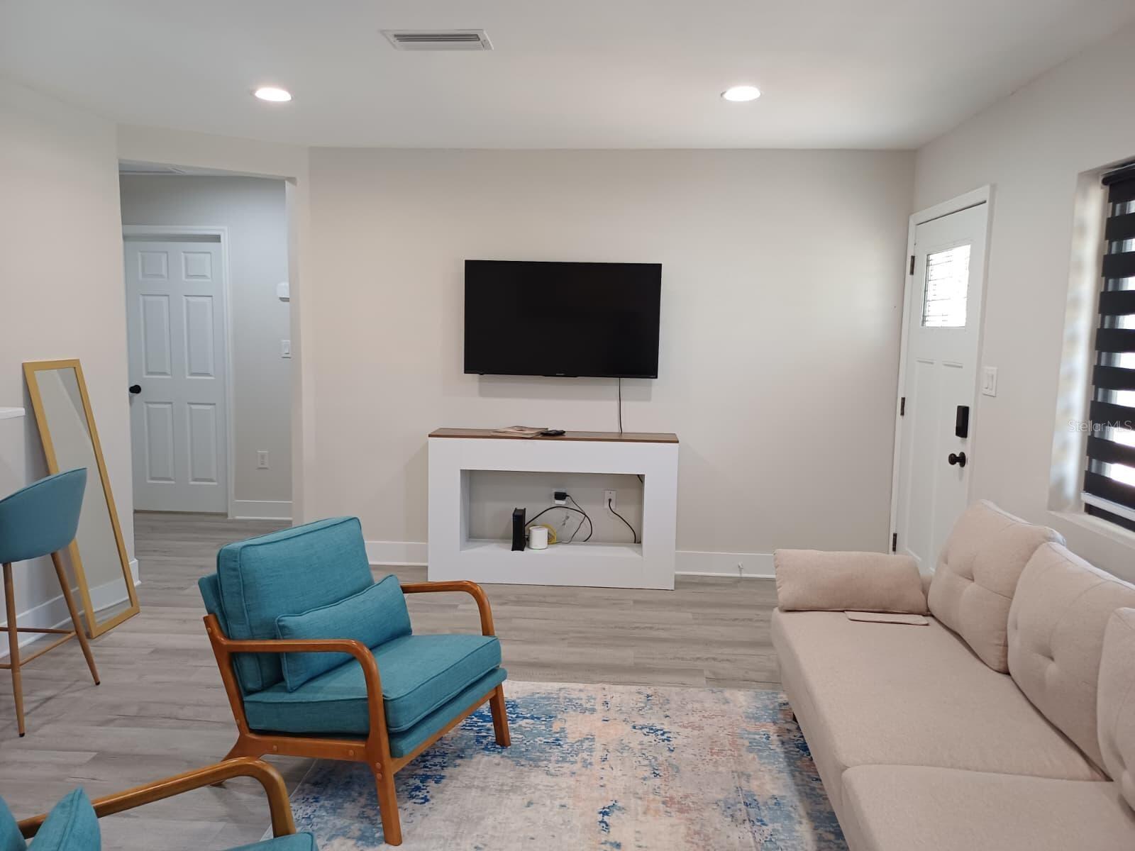 Listing Image #9