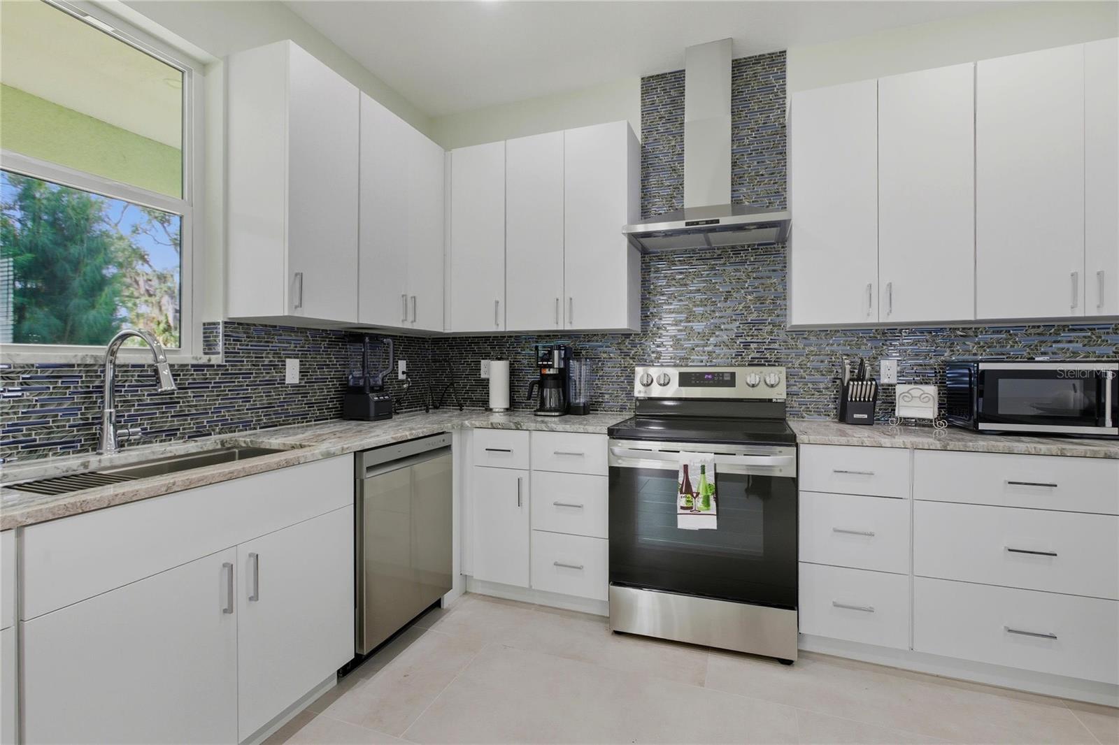 Listing Image #12
