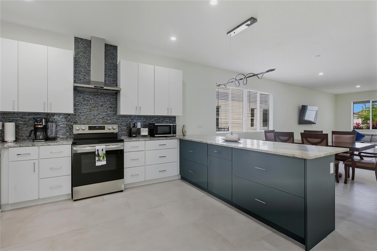 Listing Image #13
