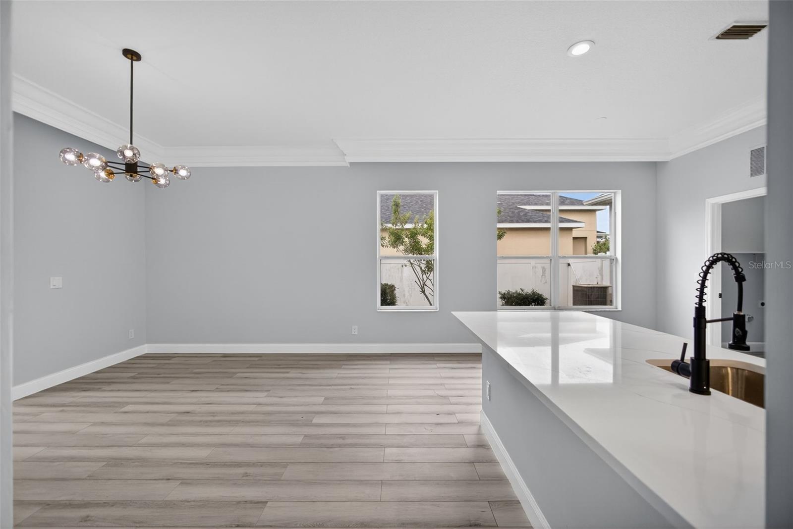 Listing Image #10
