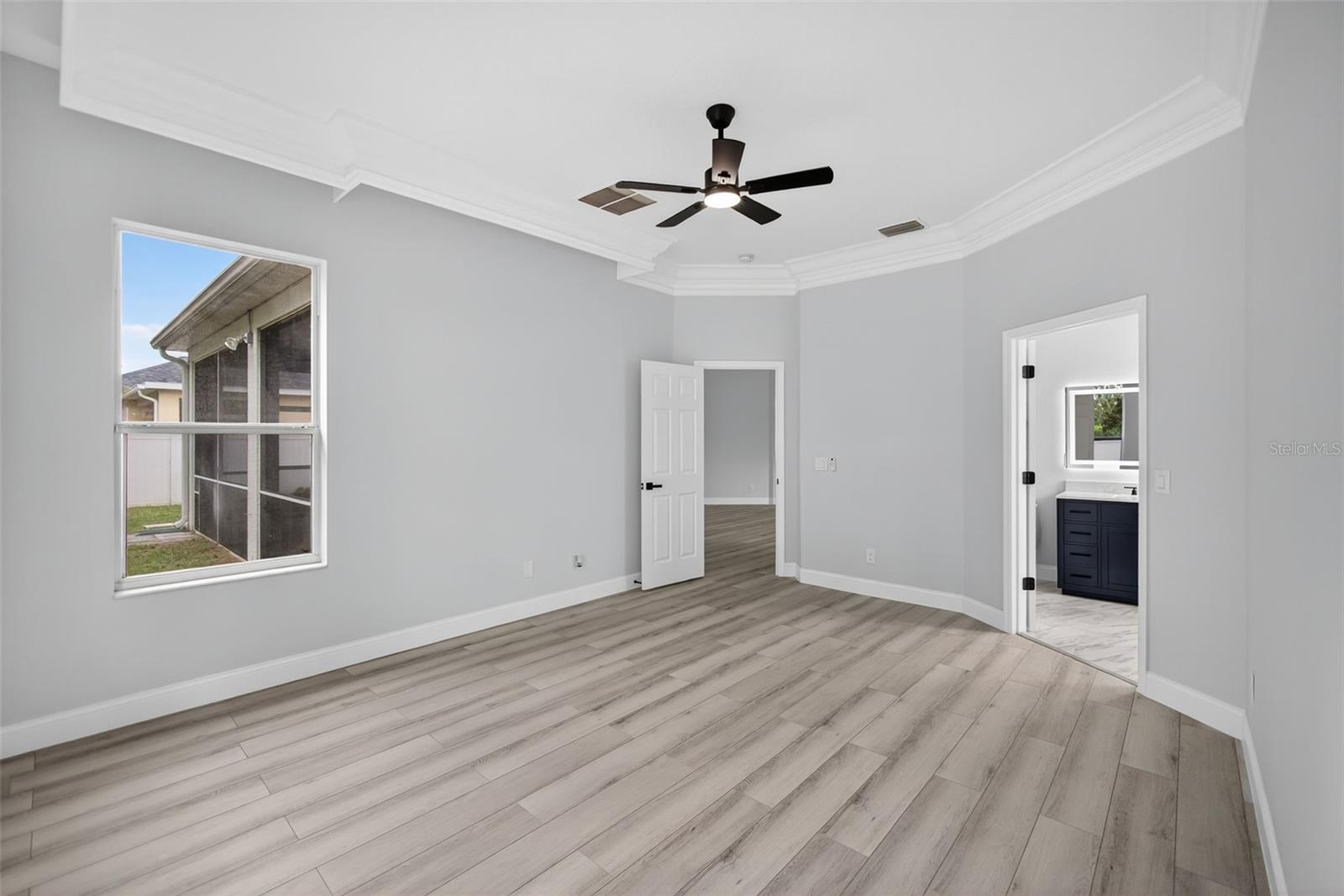 Listing Image #12