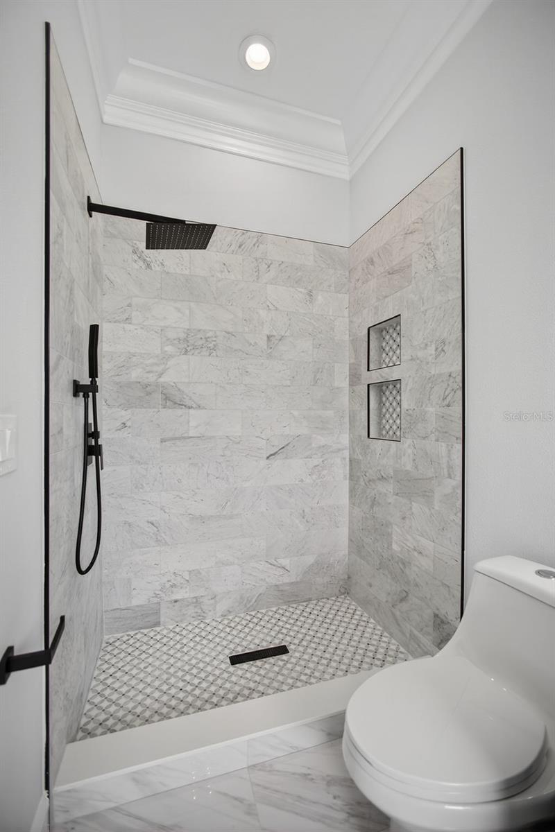 Listing Image #17