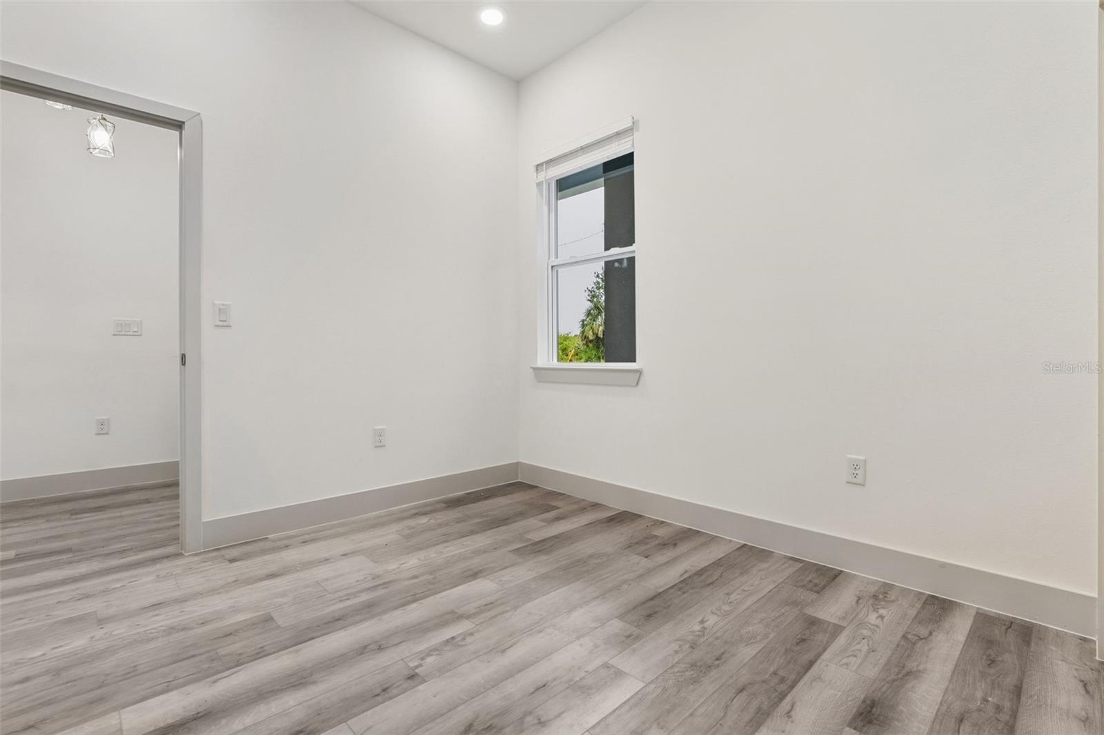Listing Image #4