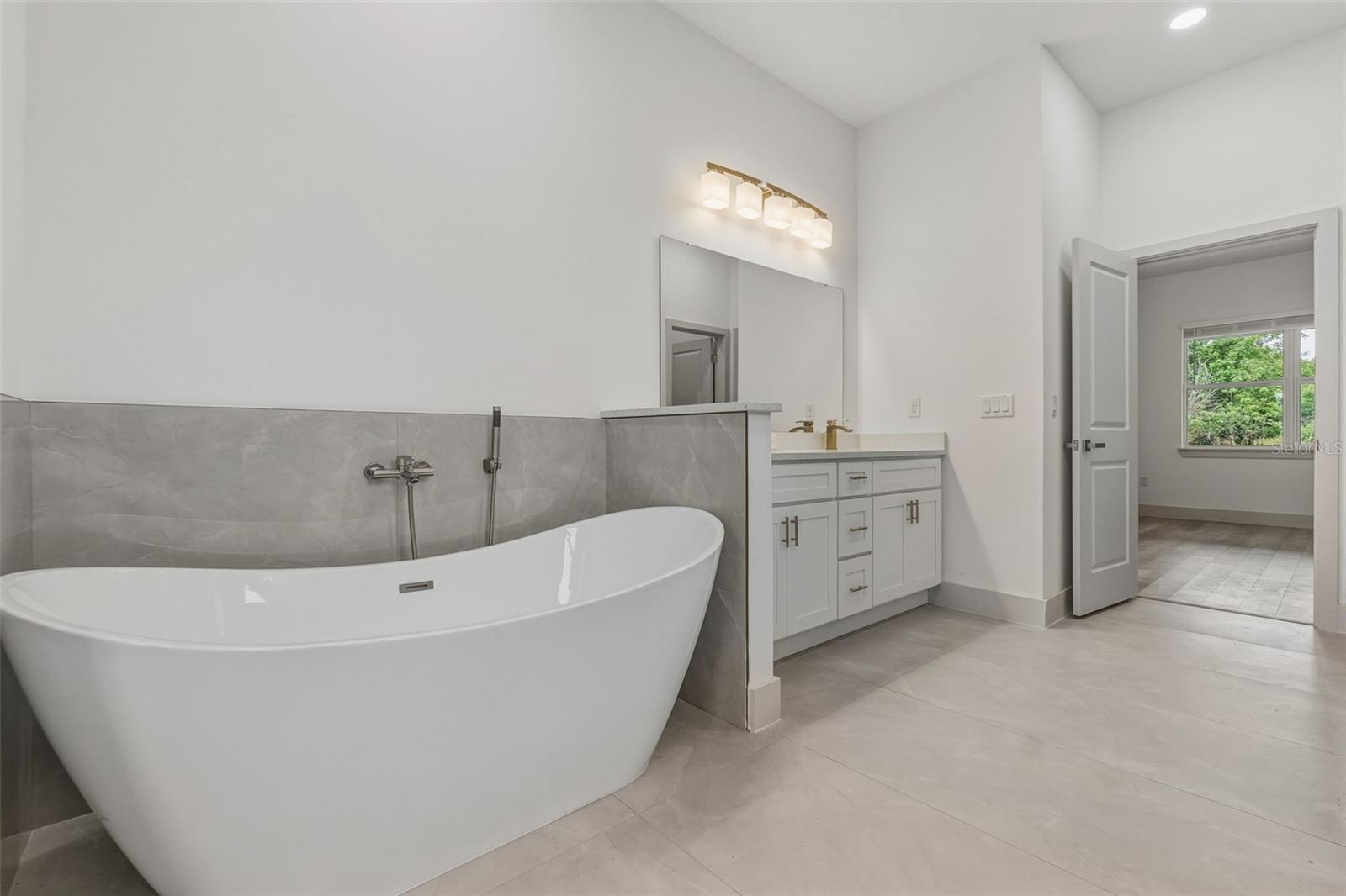 Listing Image #12