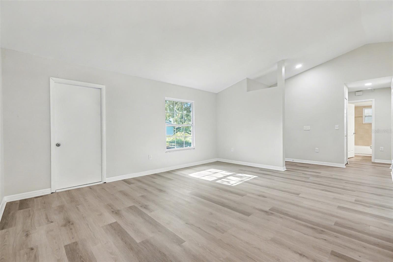 Listing Image #4